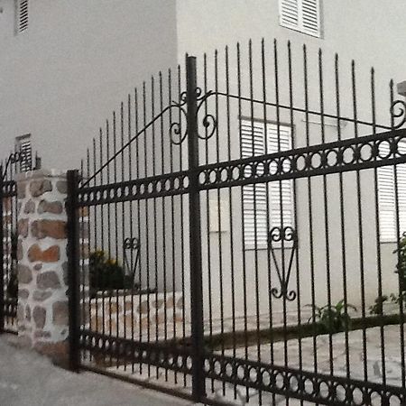 Villa Mirista Lustica Ruang foto