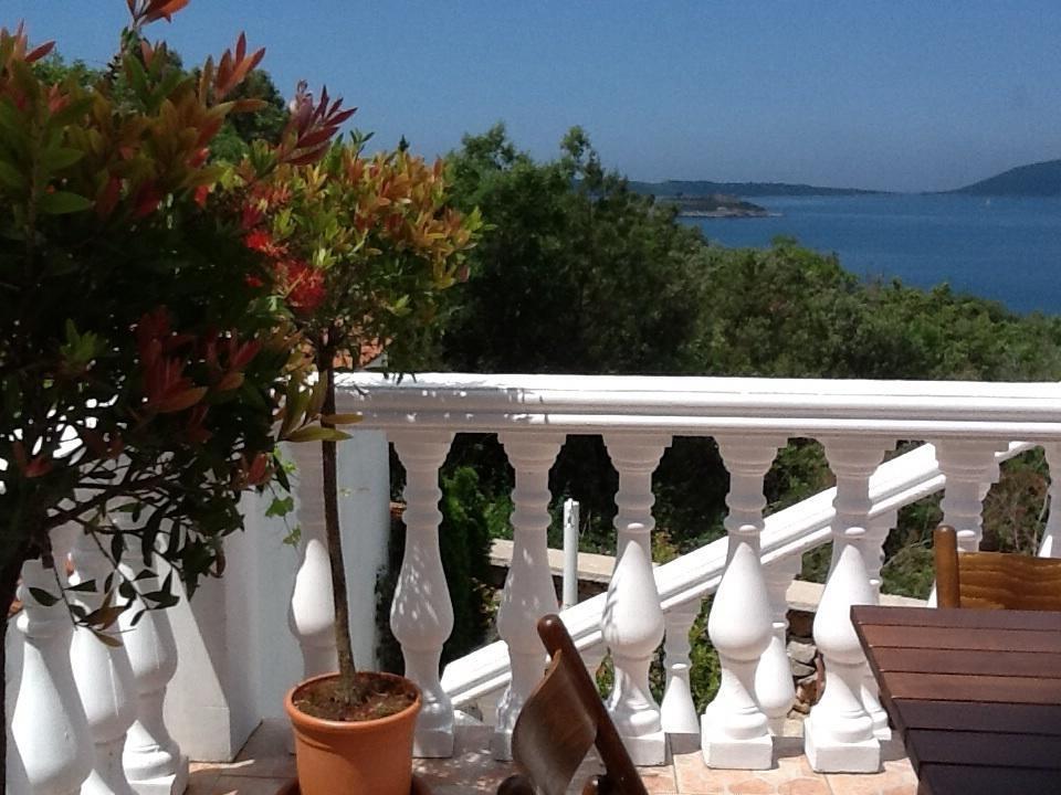 Villa Mirista Lustica Ruang foto