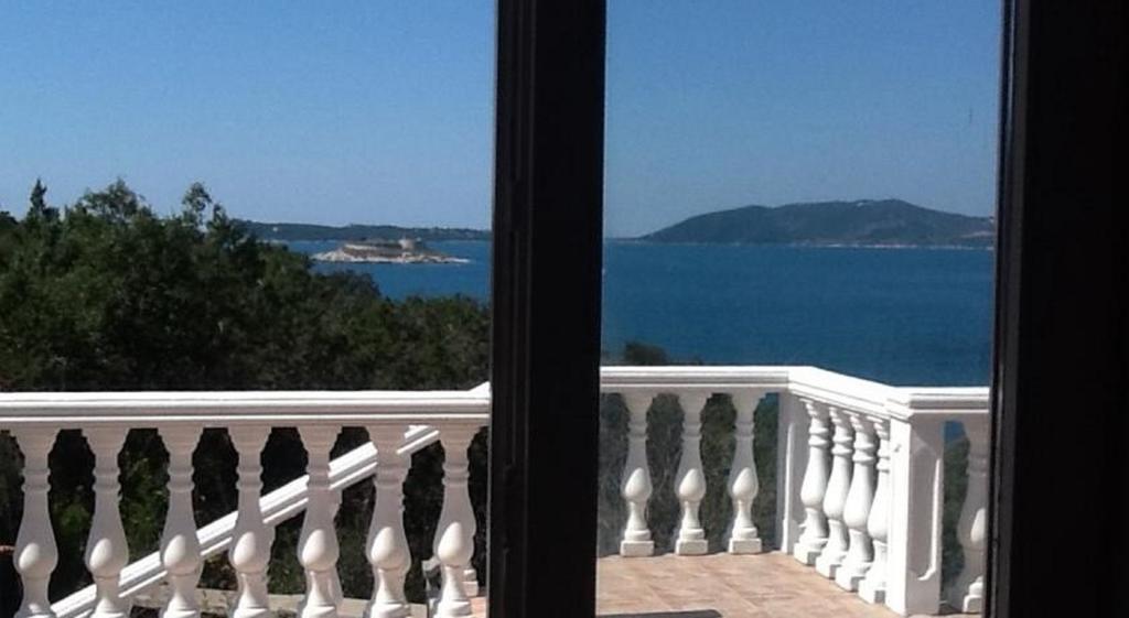 Villa Mirista Lustica Ruang foto
